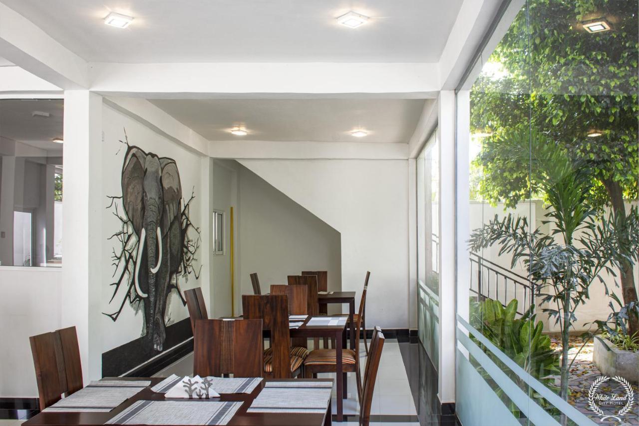 White Land City Hotel Dambulla Luaran gambar